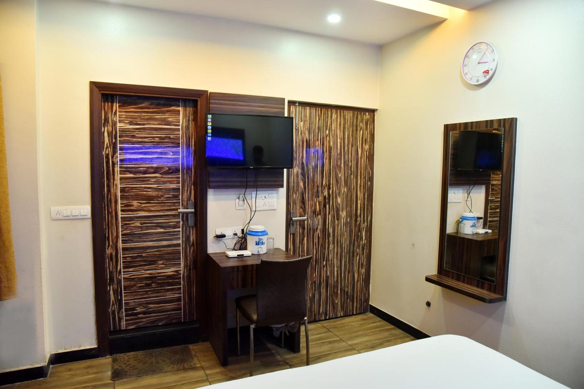 Hotel Midtown & Restaurant Jhunjhunu Kültér fotó